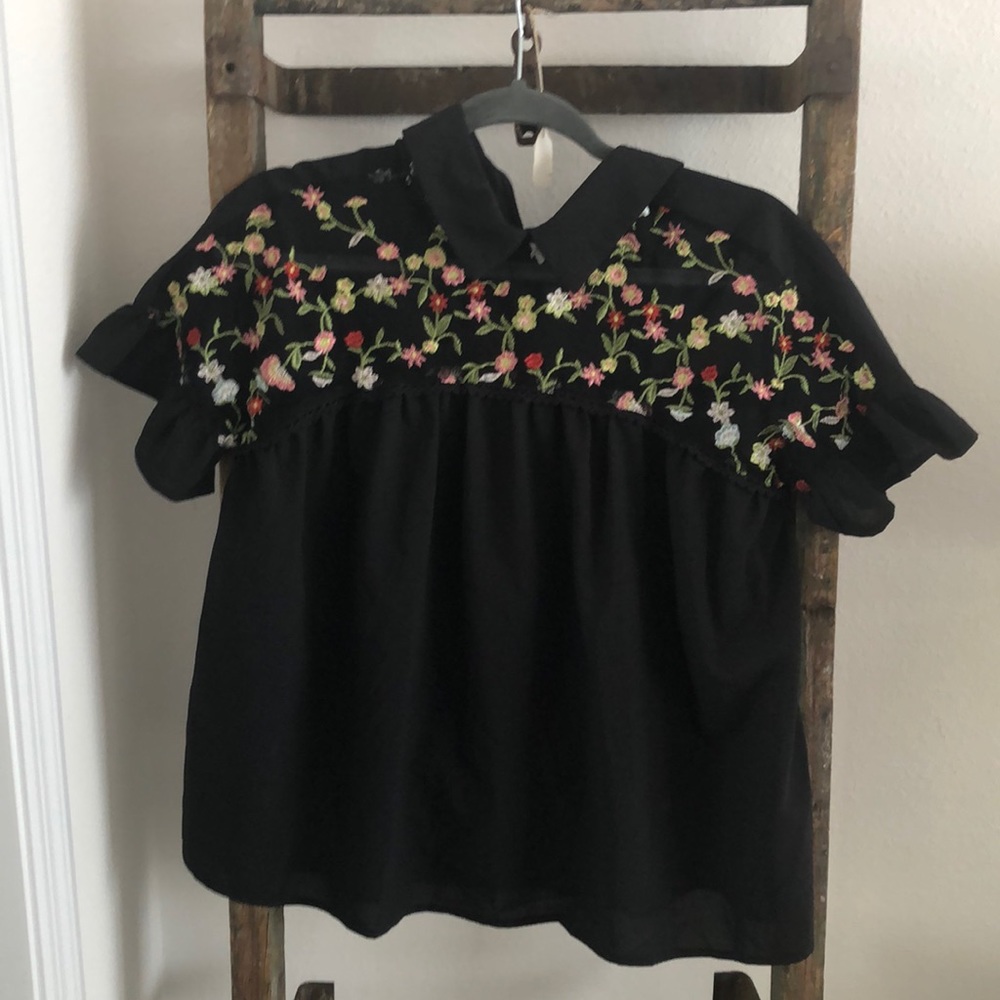 Embroidered shirt with ruffled sleeves